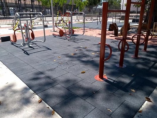 Piso de borracha p/ academia (Preto) M² 15mm 50x50