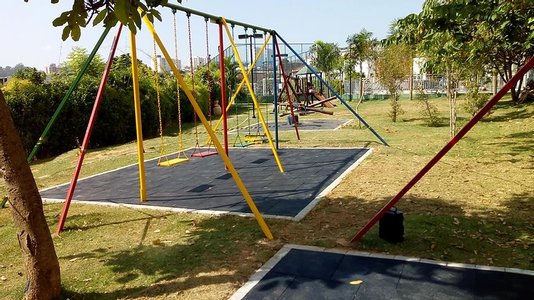 Piso de borracha p/ playground (Preto) M² 15mm 50x50