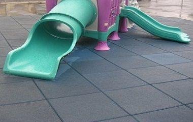 Piso de borracha p/ playground (Preto) M² 15mm 50x50