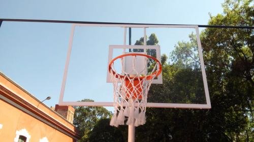 Tabela de Basquete Acrílico Juvenil De 1,20x0,90 C/ Aro Flexível e Rede (PAR)