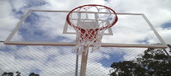 Tabela de Basquete Acrílico Juvenil De 1,20x0,90 C/ Aro Flexível e Rede (PAR)